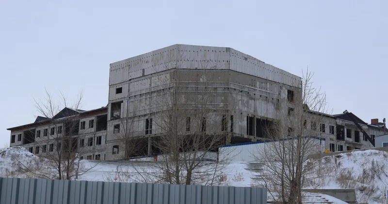 Өскеменде 15 жыл бұрын салына бастаған колледж қалай сақалды құрылысқа айналды