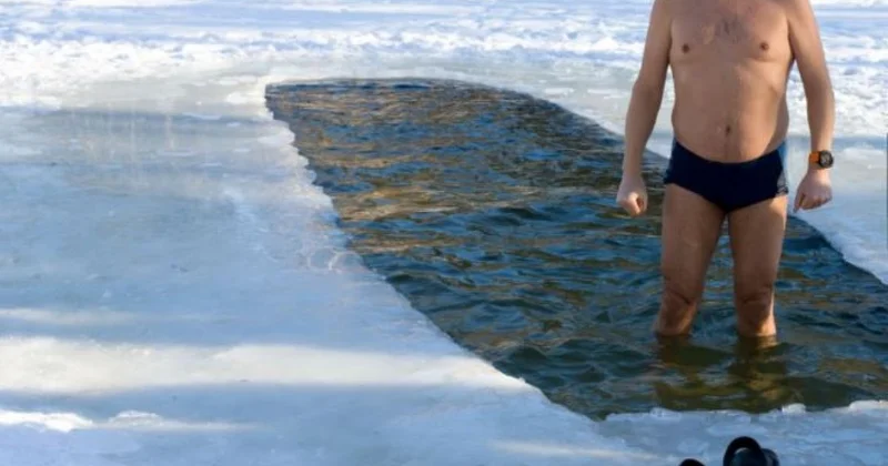 Купание в проруби: что есть и как подготовиться перед погружением
