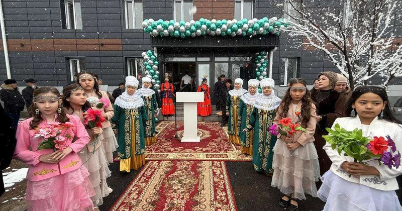 Распахнули двери медпункт и Дом культуры