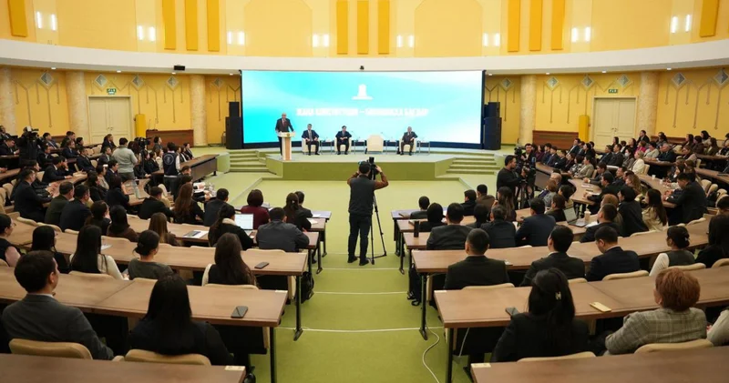 Мемлекеттік басқару академиясында сарапшылар конституциялық реформаны талқылады