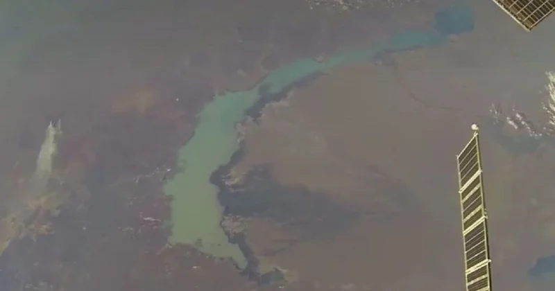 Фантастически : казахстанцы обсуждают видео Балхаша из космоса