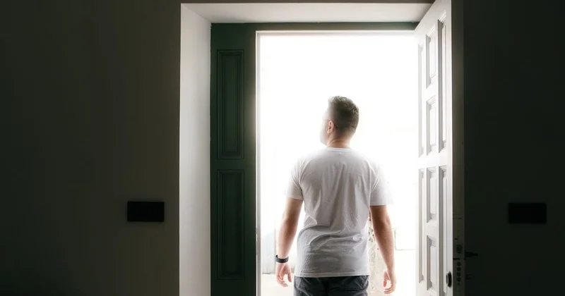 Казахстанец ночью выходил из дома и оказался в колонии