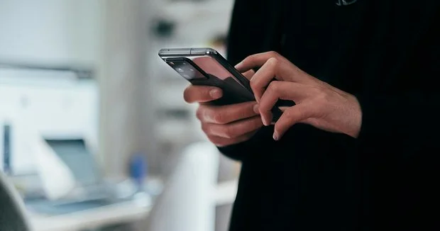 Ұлыбританияда жасөспірімдерге әлеуметтік желілерге тыйым салынады