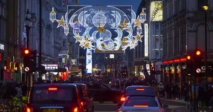 Рамазанға орай Лондон көшелері безендірілді