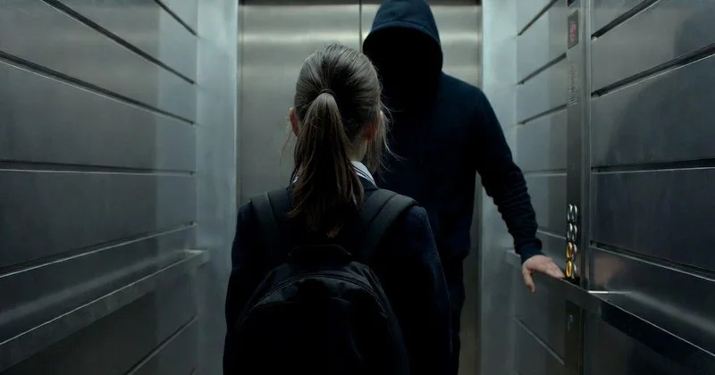 Астана соты лифтіде қызға тиіскен азаматтың ісін қарады