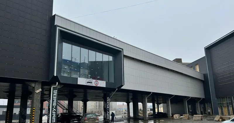 Атырауда Infinity сауда орталығы артындағы жер телімі құрылыс компаниясының меншігіне өтіп кеткен