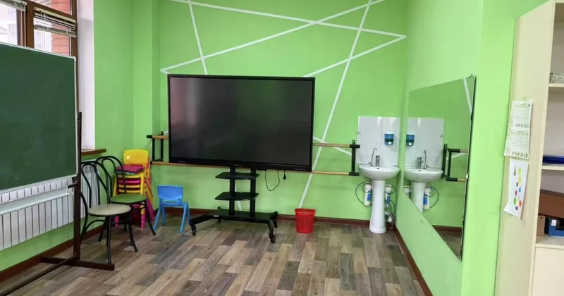 Алматыда 245 ерекше бала оқитын инклюзивті мектеп жабылуға шақ тұр