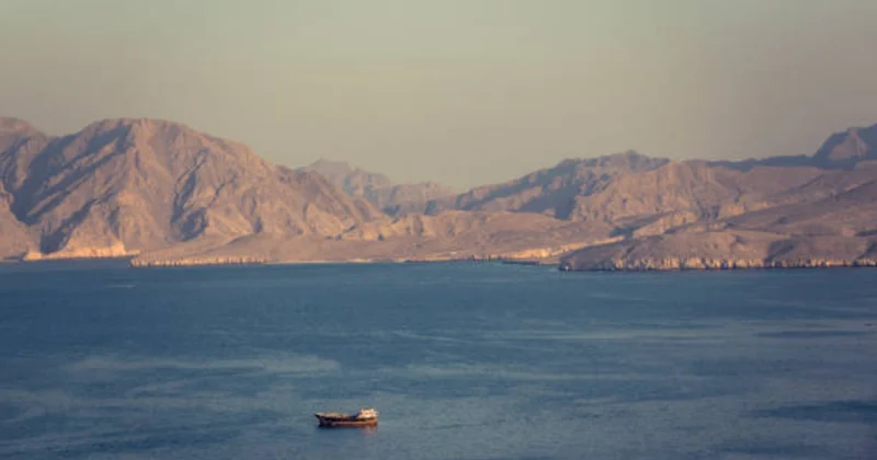 Иран готов перекрыть Ормузский пролив, через который проходит четверть всей морской нефти