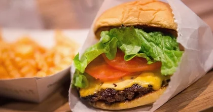 В Burger King уволили двух управляющих из за дискриминации сотрудника