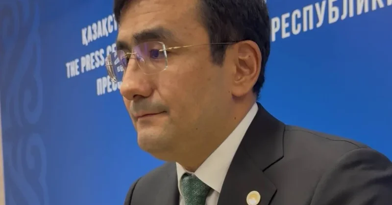 Выше средней: глава Байтерека нехотя раскрыл зарплаты сотрудников