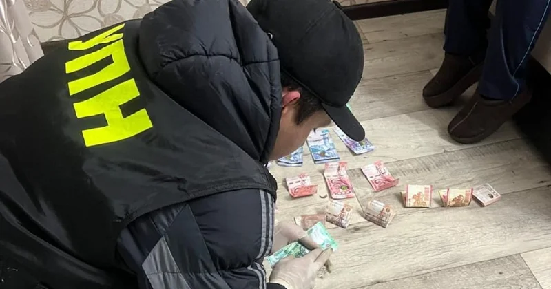 Мужчину и женщину поместили в ИВС после обыска в их доме в ВКО (видео)