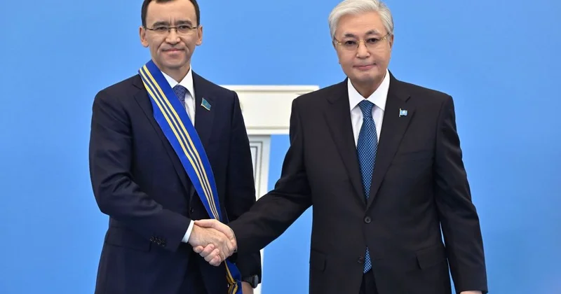 Токаев вручил госнаграды за вклад в развитие страны