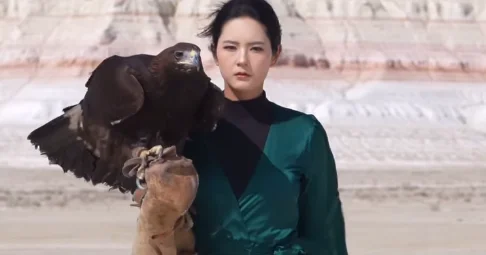 Китайская блогерша сняла вирусные ролики на фоне красот Мангистау