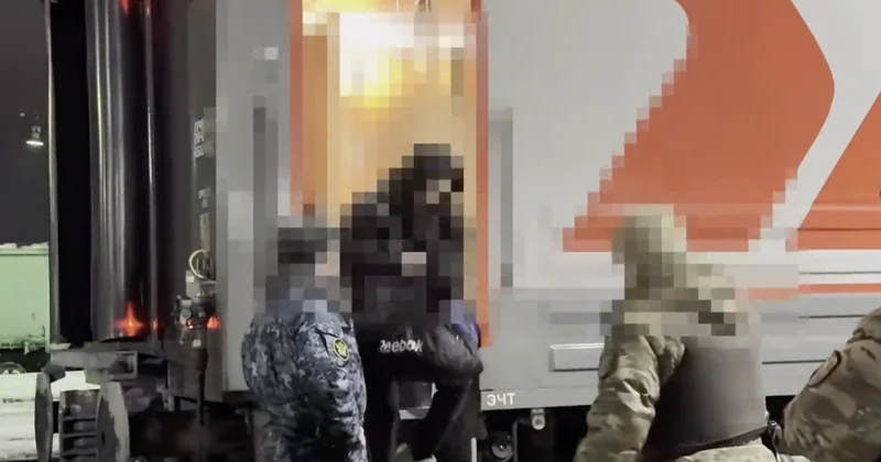 Подозреваемого в серийном мошенничестве выдали Казахстану из России