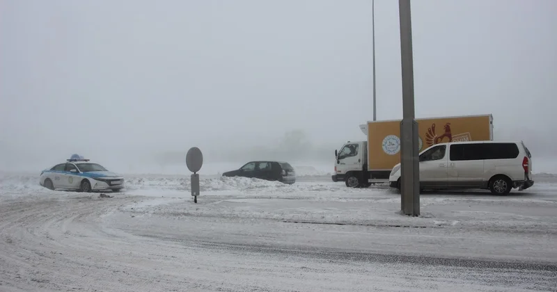 Автодороги закрыли в двух областях из за непогоды
