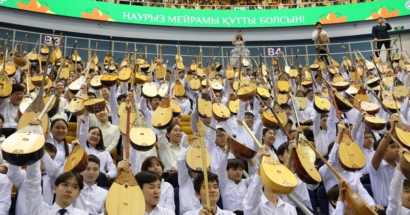 Алматыда бір мезетте 11 500 оқушы күй орындап, рекордтар кітабына енді