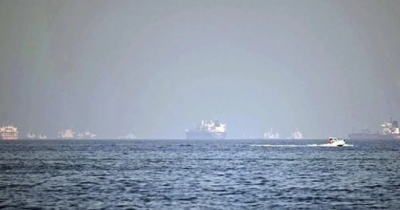 Иранға тиесілі емес алғашқы танкер Ормуз бұғазы арқылы өтті