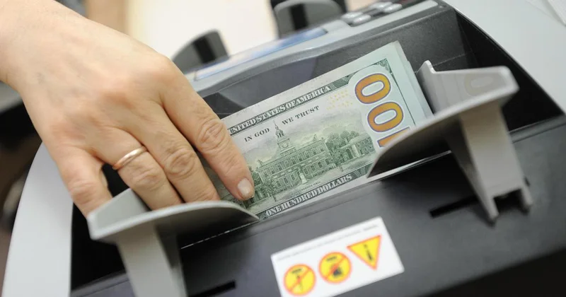 Ниже 480 тенге упал курс доллара на бирже в Казахстане