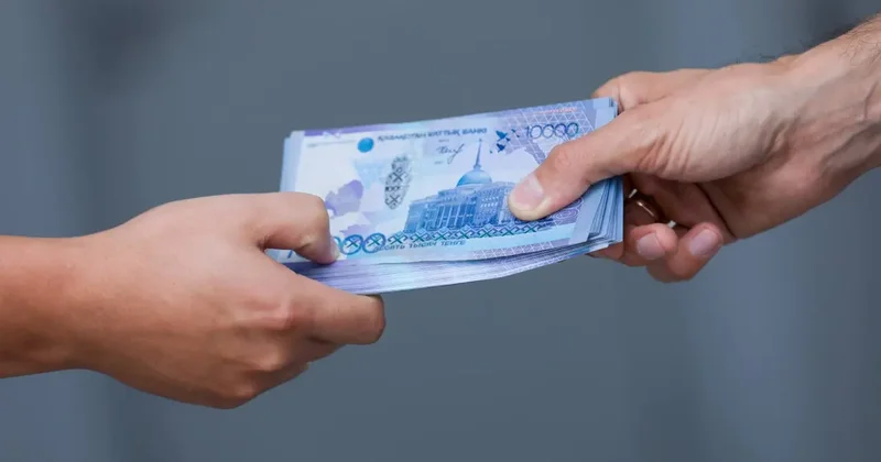 Что грозит казахстанцам, получающим высокую серую зарплату