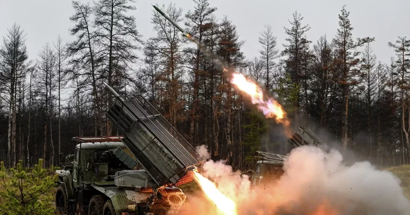 Ұлыбритания қорғаныс министрі бір айда Украинаға қанша дрон мен снаряд жеткізілгенін айтты