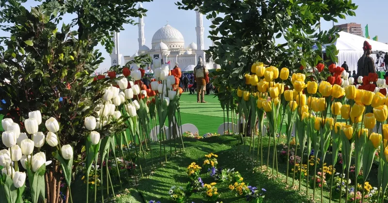 Экономика праздников: как март влияет на продажи бизнеса