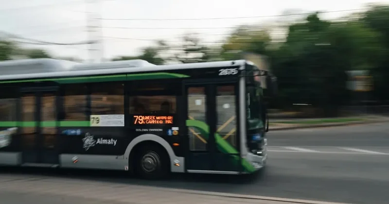 Школьник из Костаная запустил TikTok об автобусах и предложил новые маршруты