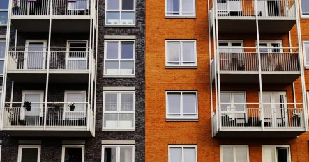 В Турции гражданка Узбекистана упала с четвертого этажа и осталась жива