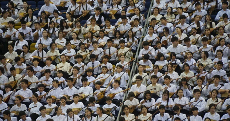 В 23 тысячи струн