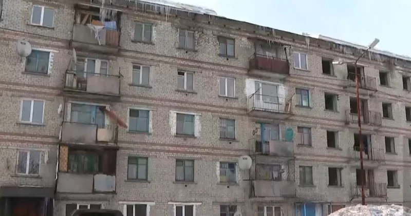 Қазақстандық қалада бес қабатты үйдің тұтас бір кіреберісі 25 жыл бойы бос тұр