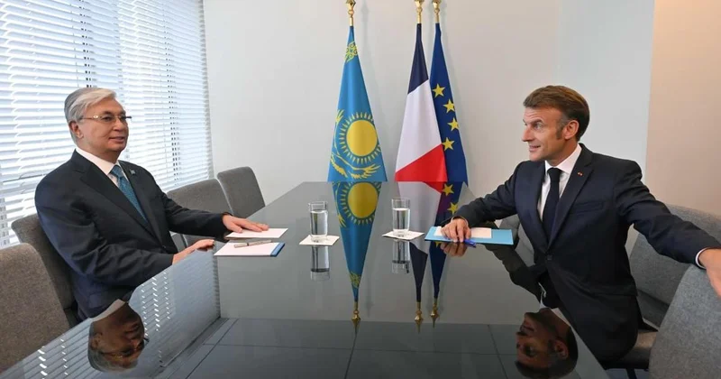Макрон позвонил Токаеву по поводу новой Конституции