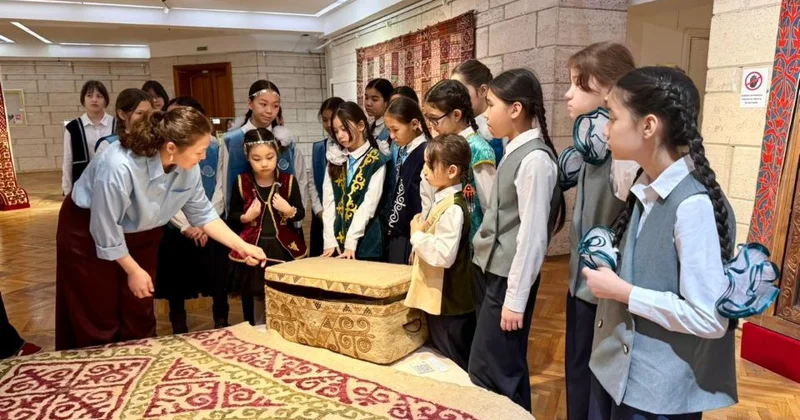 День Шаңырақ : школьникам представили традиции казахского ремесла