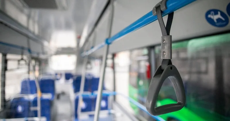 Мужчина перекрыл проезд автобусу в Актау (ВИДЕО)