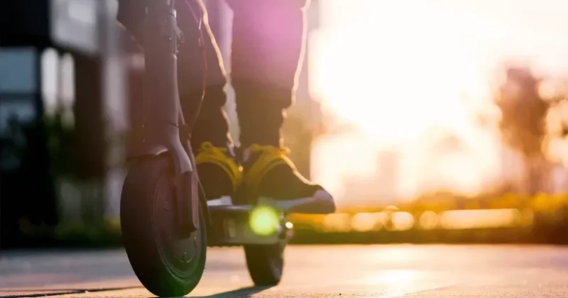 Алматинка рассказала в Threads о столкновении с самокатчиком