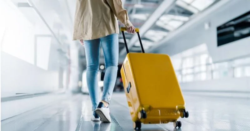 Алматинку сняли с рейса за пьяный дебош в аэропорту Актау