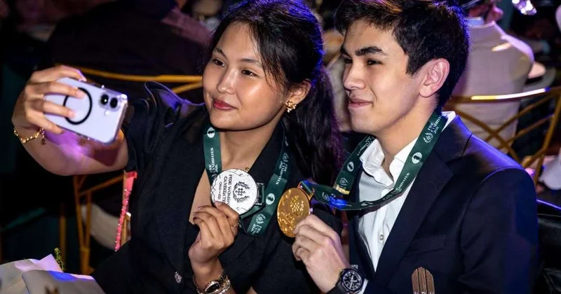 Серебро с золотым отливом