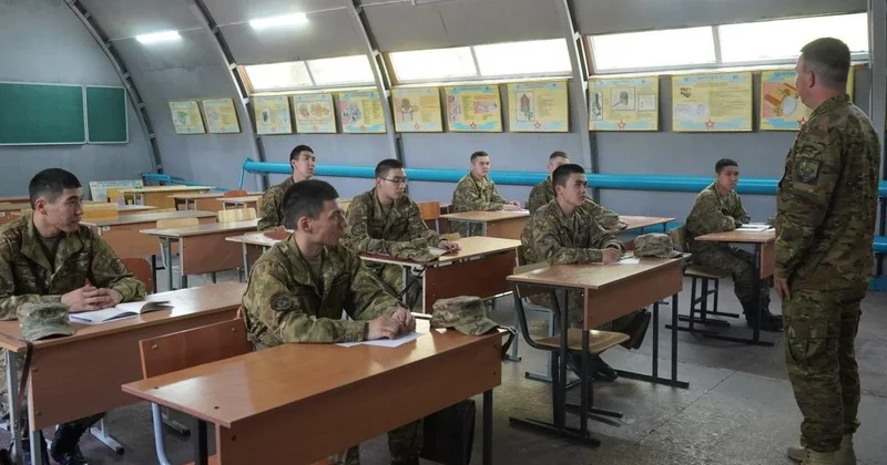 Қорғаныс министрлігі әскери қызметшілерді негізінен қандай мамандықтарға баулиды