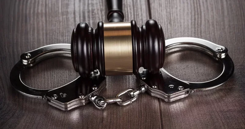 Казахстанец отсидел три года в российской тюрьме по ложному обвинению внучки