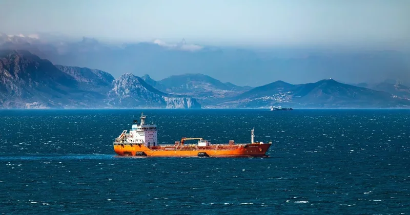 Иран разрешил проход судов через Ормузский пролив