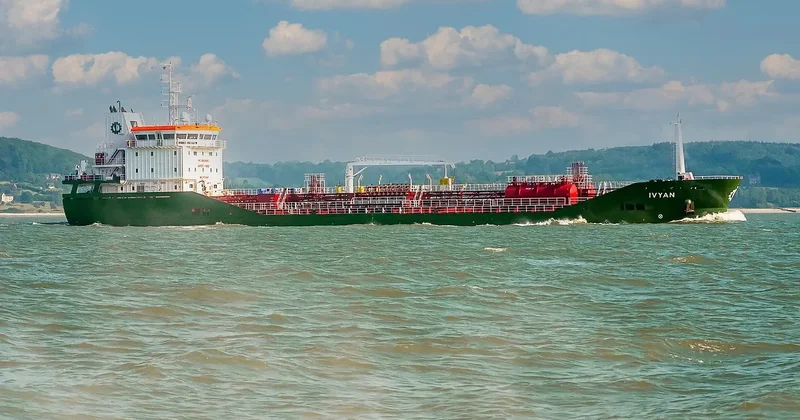 Иран открыл Ормузский пролив для гражданских судов