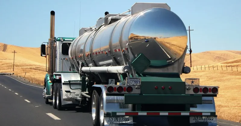 Казахстан продлит запрет на вывоз бензина и дизтоплива