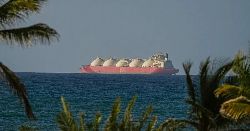 Иран Ормуз бұғазы арқылы транзит үшін есеп айырысуды риалмен жүргізуді ұсынды