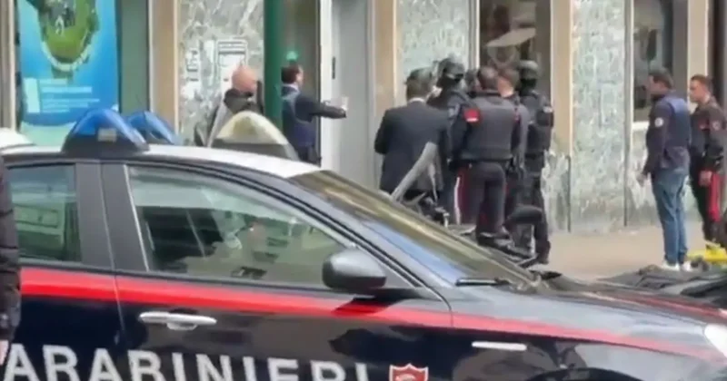 Грабители взяли в заложники 25 человек в банке Италии и скрылись через дыру в полу