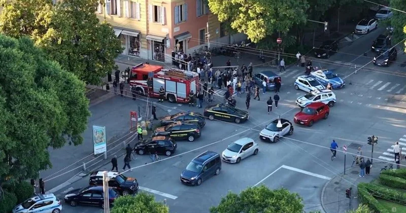 В Италии водитель въехал в толпу и попытался скрыться