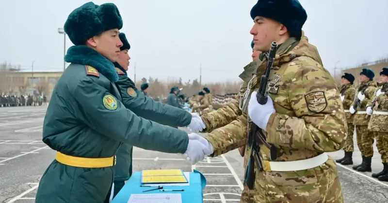 Облавы на призывников в Астане: почему парней насильно увозят в военкоматы