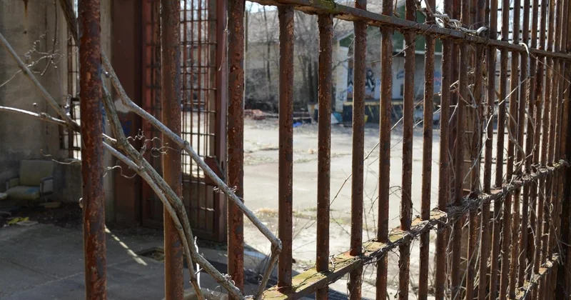 Осужденные вымогали деньги и избивали сокамерников в Алматинской области