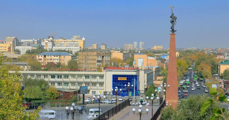 Шымкентте +43 градус ыстық: полицейлер аулада жүрген балаларға ерекше сый жасады