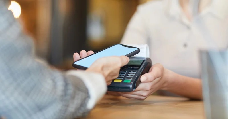 Банктер QR төлемдерді біріктіреді сатушылар мен сатып алушылар не алады