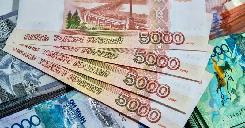 17 шілдедегі саудада Ресей рублінің бағамы 6 теңгеден төмен түсті
