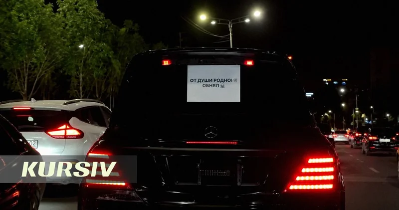 Водитель Mercedes благодарит алматинцев надписью в багажнике