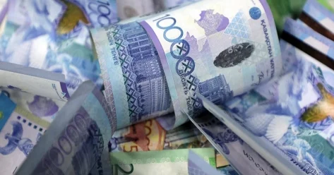 В Алматы частный судоисполнитель снимал арест со счета должника